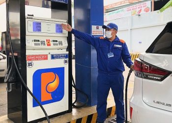 Giá xăng dầu hôm nay 19/9: Thị trường lao dốc, xăng dầu trong nước hưởng lợi
