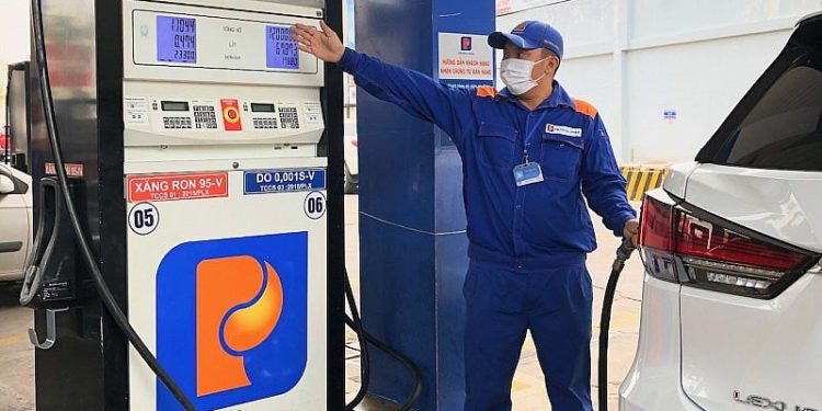 Giá xăng dầu hôm nay 19/9: Thị trường lao dốc, xăng dầu trong nước hưởng lợi