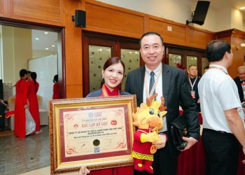Dolphin – Thương hiệu dẫn đầu về thiết bị giáo dục thông minh và hành trình bảo vệ thế hệ học sinh Việt Nam