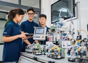 Cải cách trước ngưỡng cửa thu nhập cao