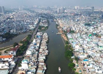 TPHCM hỗ trợ đến 70% giá đất cho nhà lấn chiếm kênh rạch khi thu hồi