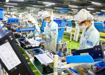 Doanh nghiệp điện tử xin nới giờ làm thêm tới 500 giờ/năm