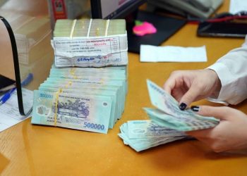 Lãi suất ngân hàng đồng loạt giảm, dòng vốn đang hướng mạnh vào các động lực tăng trưởng