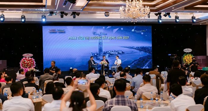 Tọa đàm Phân tích thị trường bất động sản – kỷ niệm 8 năm thành lập Câu lạc bộ Bất động sản Việt Nam VREC & HREC và chúc mừng 22 năm Ngày Doanh nhân Việt Nam